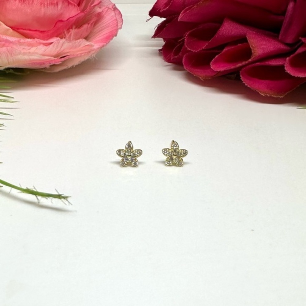 NEW⚜️14K Over Sterling Silver CZ Flower Stud Earrings - Picture 1 of 8